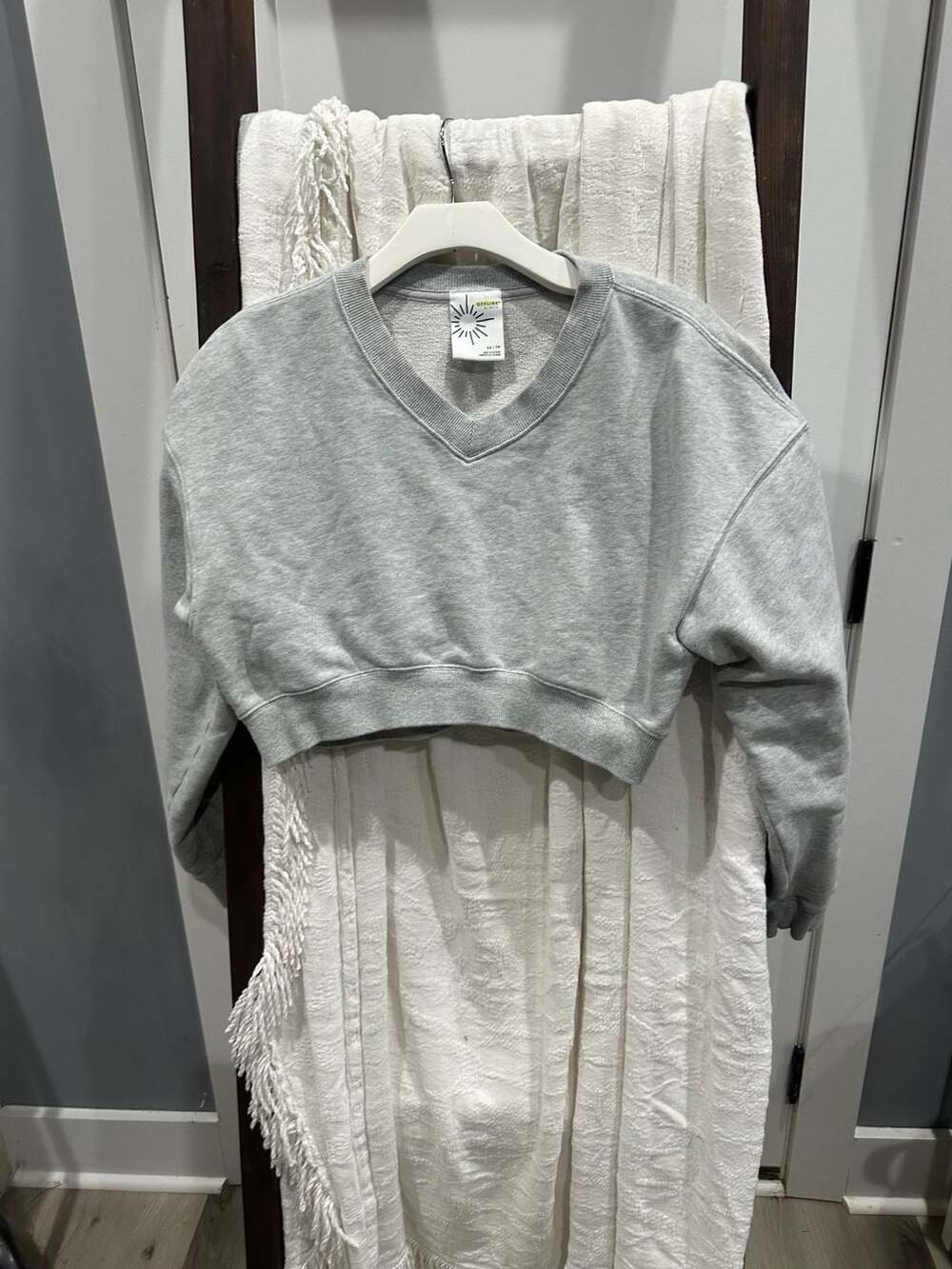 Offline By Aerie V-Neck Cropped Sweatshirt Size XS Gray